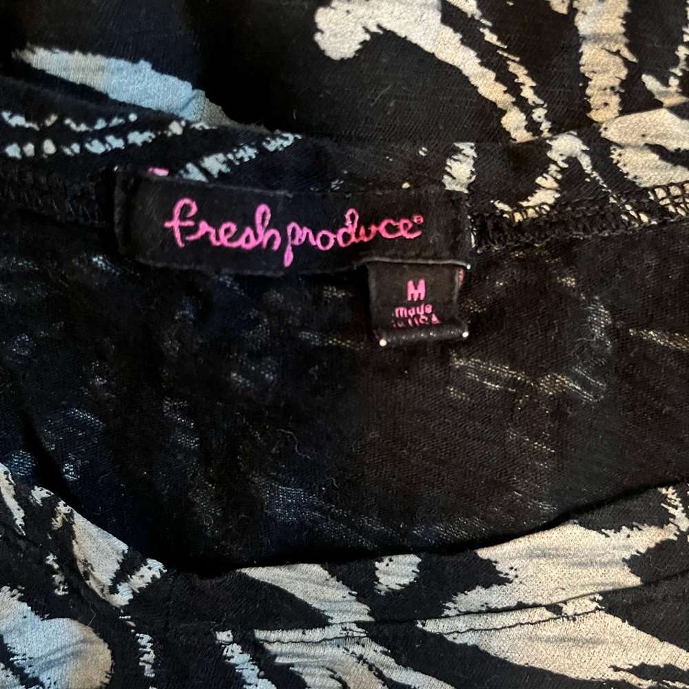 Fresh Produce Black and Gray Patterned Short Sleeve Ruched Sides Top Size Medium - Picture 3 of 4